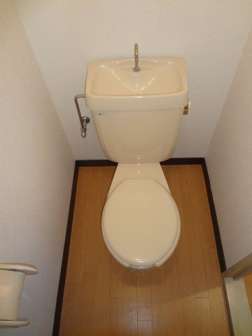 熊本市北区西梶尾町のアパートのトイレ|ゆったりとした空間のトイレです