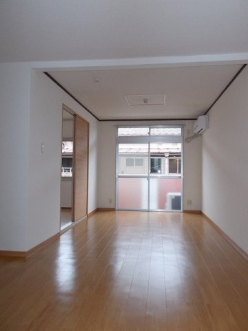 熊本市北区八景水谷４丁目のアパートの居間・リビング|こちらのリビングで趣味の時間をお楽しみください