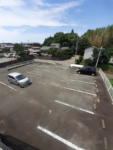 熊本市北区西梶尾町のアパートの駐車場|駐車場があるので、車を買う予定の方も安心です