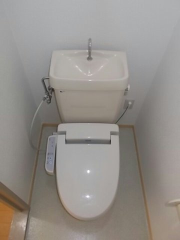 熊本市北区西梶尾町のアパートのトイレ|清潔感のあるトイレです