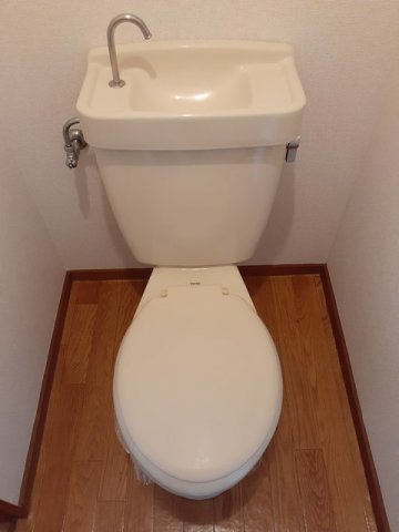 合志市須屋のアパートのトイレ|コンパクトで使いやすいトイレです