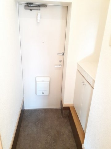 合志市須屋のアパートの玄関|ゆったりとした玄関です