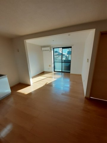 合志市須屋のアパートの居間・リビング|使いやすい居間です