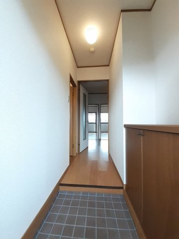 熊本市北区龍田６丁目の賃貸マンションの玄関|明るい玄関です