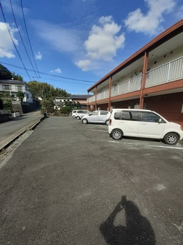 熊本市北区龍田６丁目のアパートの駐車場|車をお持ちの方に嬉しい駐車場付きの物件です