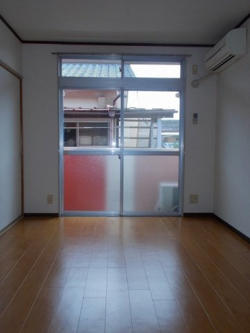 熊本市北区八景水谷４丁目のアパートの内装|明るい室内です