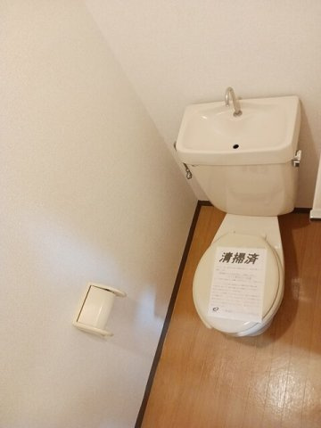 熊本市北区清水亀井町のアパートのトイレ|ゆったりとした空間のトイレです