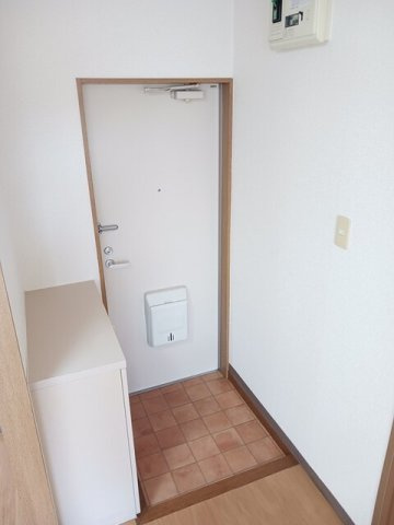 熊本市北区清水亀井町のアパートの玄関|収納もある玄関です
