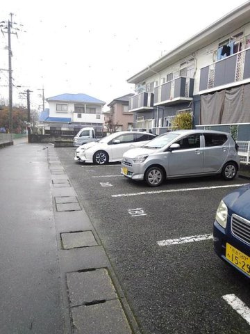 熊本市北区龍田１丁目のアパートの駐車場|駐車場があるので、車を買う予定の方も安心です