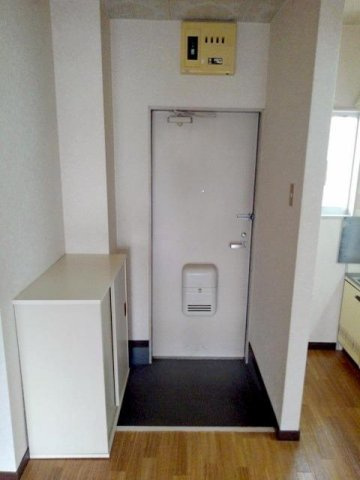 合志市須屋のアパートの玄関|明るい玄関です