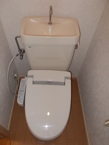 熊本市北区龍田１丁目のアパートのトイレ|ゆったりとした空間のトイレです