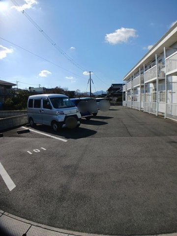 合志市須屋のアパートの駐車場|駐車場完備です