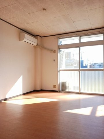 合志市須屋のアパートの内装|明るい室内です