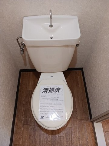 合志市須屋のアパートのトイレ|コンパクトで使いやすいトイレです