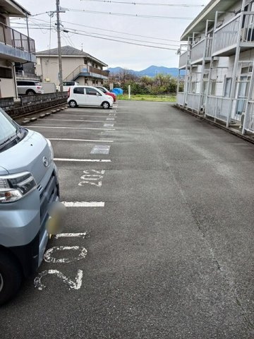 合志市須屋のアパートの駐車場|駐車場完備です