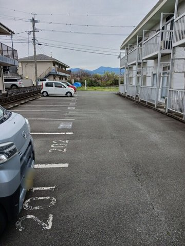 合志市須屋のアパートの駐車場|カースペースがあります