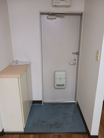 合志市須屋のアパートの玄関|シンプルで使いやすい玄関です