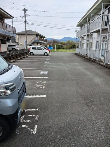 合志市須屋のアパートの駐車場|カースペースがあります