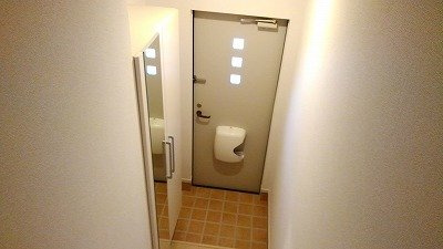 フロンティアの玄関