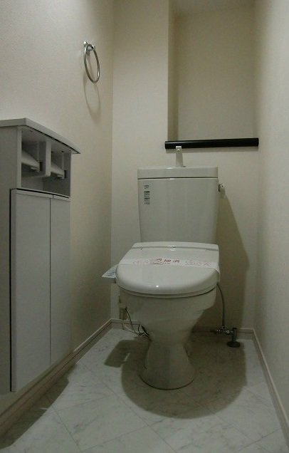 熊本市中央区新屋敷２丁目の賃貸マンションのトイレ
