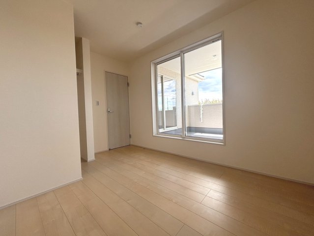 リーブルガーデン　関市笠屋2丁目　全3区画分譲の寝室|すべての居室にはたっぷり収納できる大型のクローゼット、各室に２４時間換気システムを設置しています。
排気ファンから低風量で24時間強制排気し、家の中の空気をいつも新鮮に保ちます。
