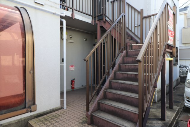 中川マンションのエントランス