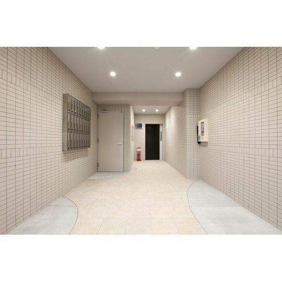 熊本市中央区新屋敷３丁目の賃貸マンションのエントランス