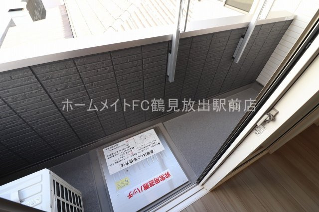 大阪市鶴見区放出東１丁目のアパートのバルコニー