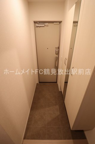 大阪市鶴見区放出東１丁目のアパートの玄関