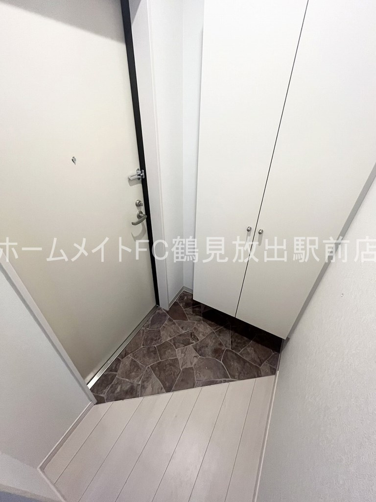 東大阪市森河内西１丁目のアパートの玄関