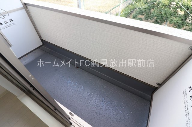 大阪市鶴見区中茶屋１丁目のアパートのバルコニー