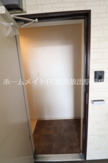 東大阪市鴻池徳庵町のアパートの玄関