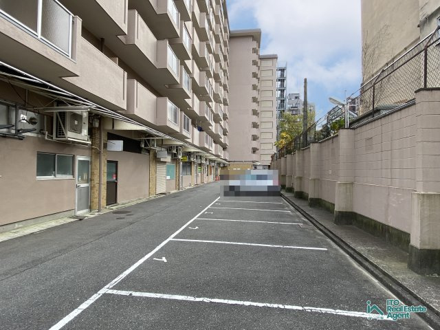 メガロコープ西陣 A棟の駐車場