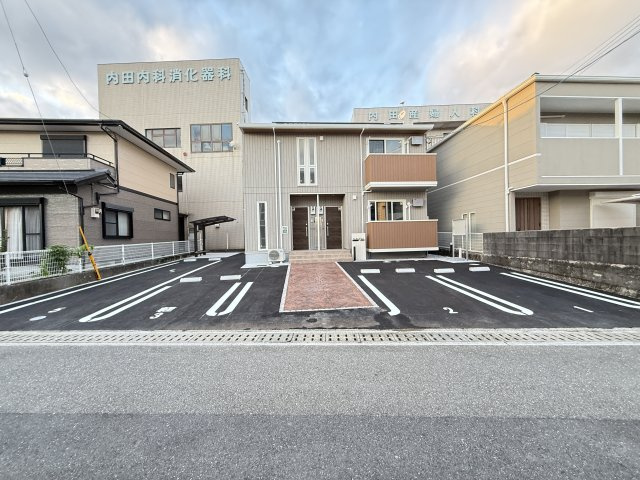 ステラヴィータ B棟の駐車場