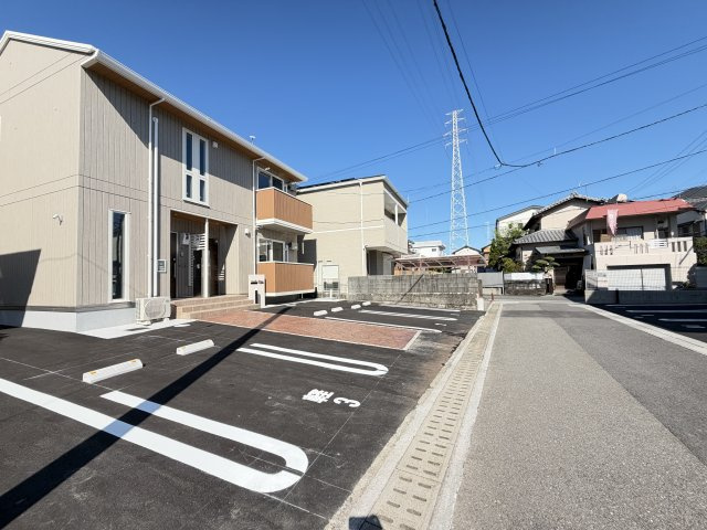 ステラヴィータ B棟の駐車場