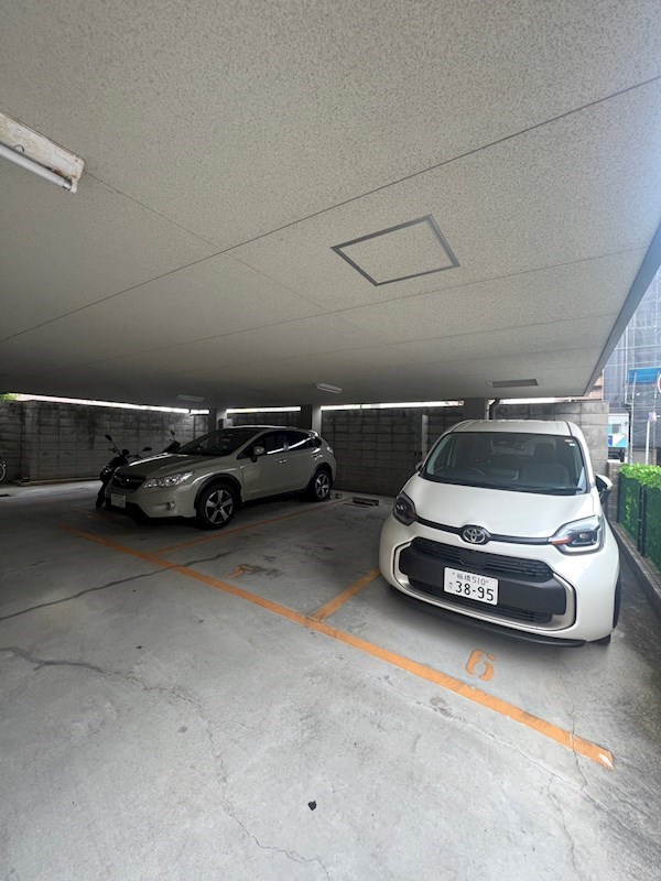 ハイツ二井の駐車場|駐車スペースもあります