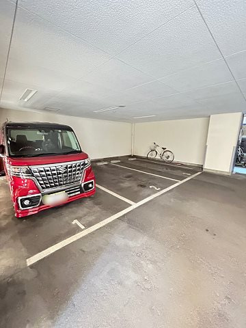 エヴァステージ梅田WESTの駐車場