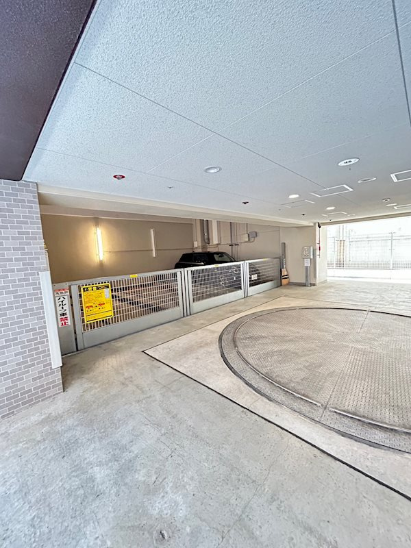 ワコーレKOBE元町通の駐車場