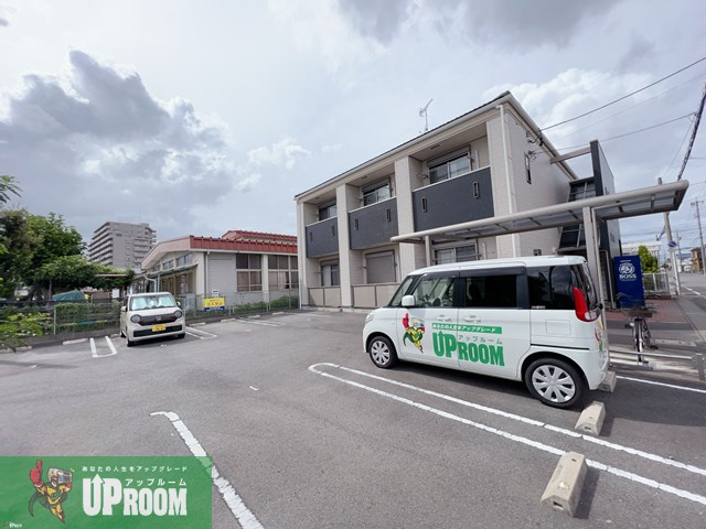 サニーウエルの駐車場