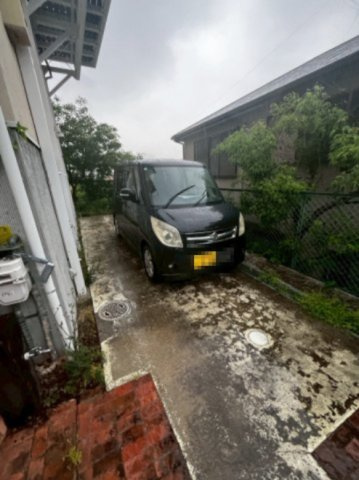 木津山町戸建の駐車場