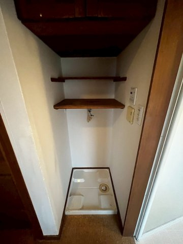 木津山町戸建の玄関