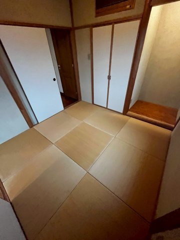 木津山町戸建の玄関