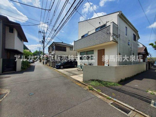 武蔵野市関前1丁目　中古一戸建　中央線　三鷹の前面道路含む現地写真