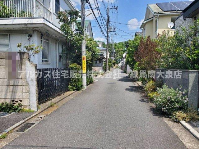 武蔵野市関前1丁目　中古一戸建　中央線　三鷹の前面道路含む現地写真