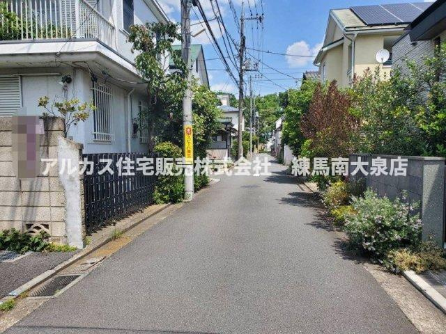 武蔵野市関前1丁目　中古一戸建　中央線　三鷹の前面道路含む現地写真