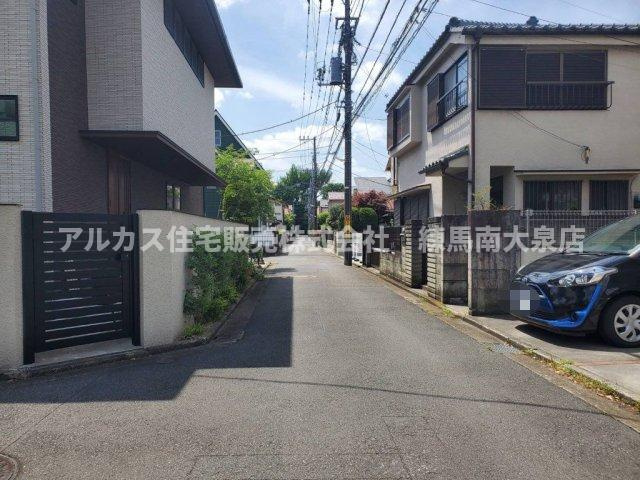 武蔵野市関前1丁目　中古一戸建　中央線　三鷹の前面道路含む現地写真