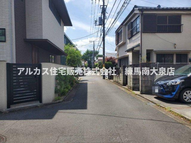 武蔵野市関前1丁目　中古一戸建　中央線　三鷹の前面道路含む現地写真