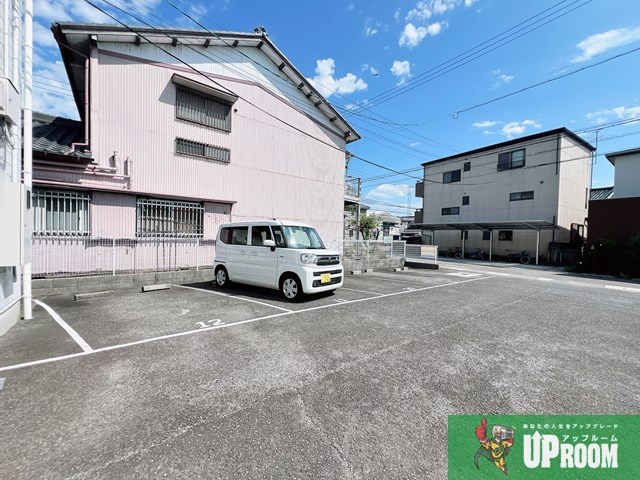 コーポサンライズの駐車場