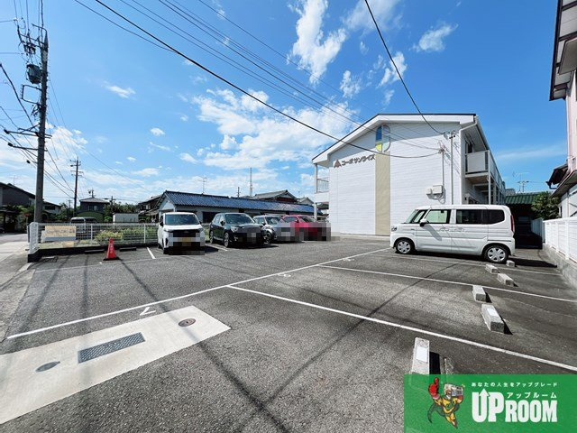 コーポサンライズの駐車場