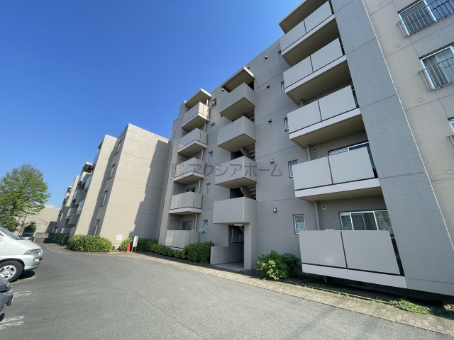 椿峰ニュータウン27街区2号棟の外観